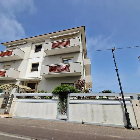 Appartamento Fronte Mare Apartment *